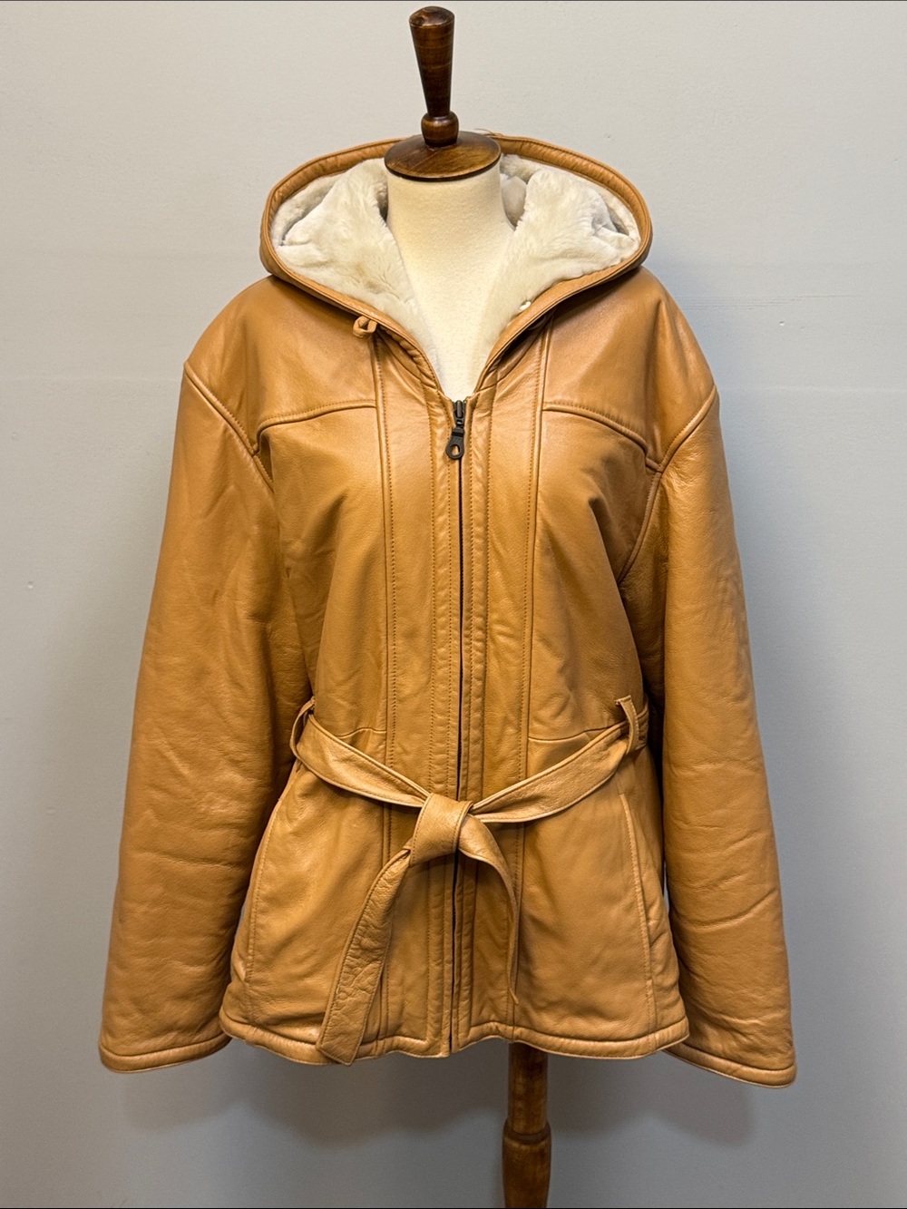 Wilsons Leather hooded leather coat with belt women’s sz M